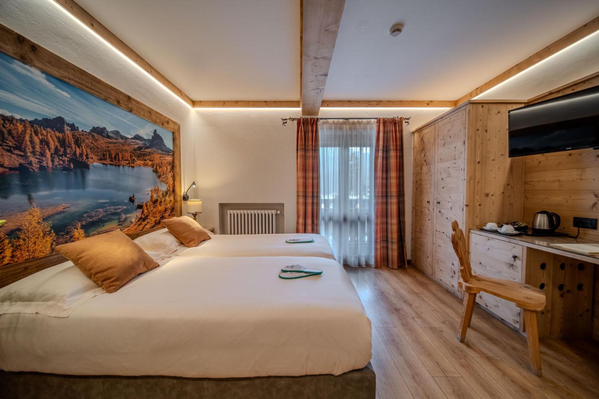 Hotel Panda Cortina- Ricarica Auto Elettriche Cortina d'Ampezzo Ngoại thất bức ảnh